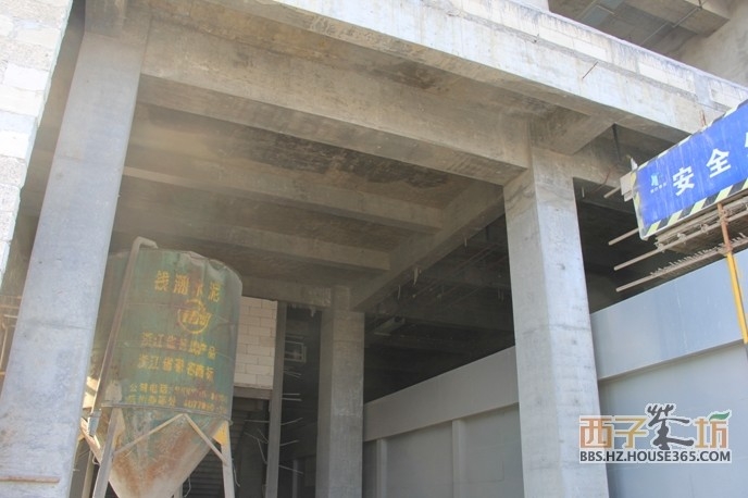 地铁东城广场工地内部实景图 2014年12月摄