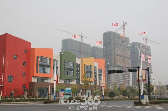 顺发恒园西侧正在建设中的幼儿园  2014年11月摄