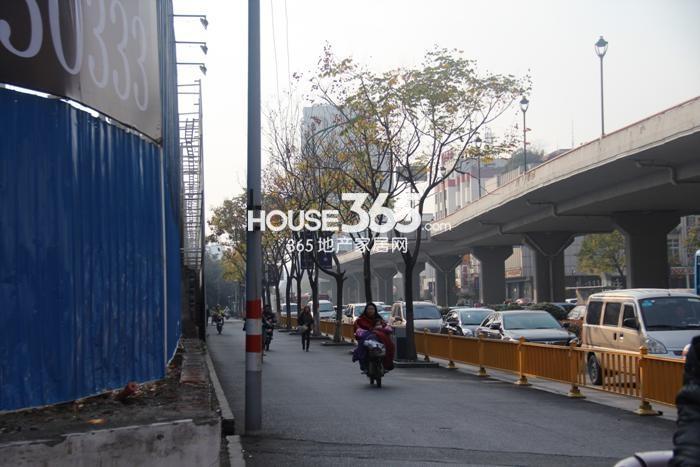 世茂天宸西侧凯旋路实景图