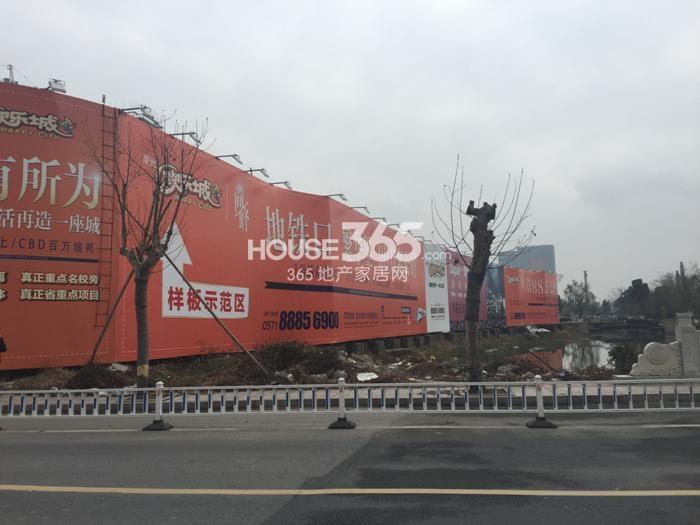 华元欢乐城项目工地围栏（2015.1）