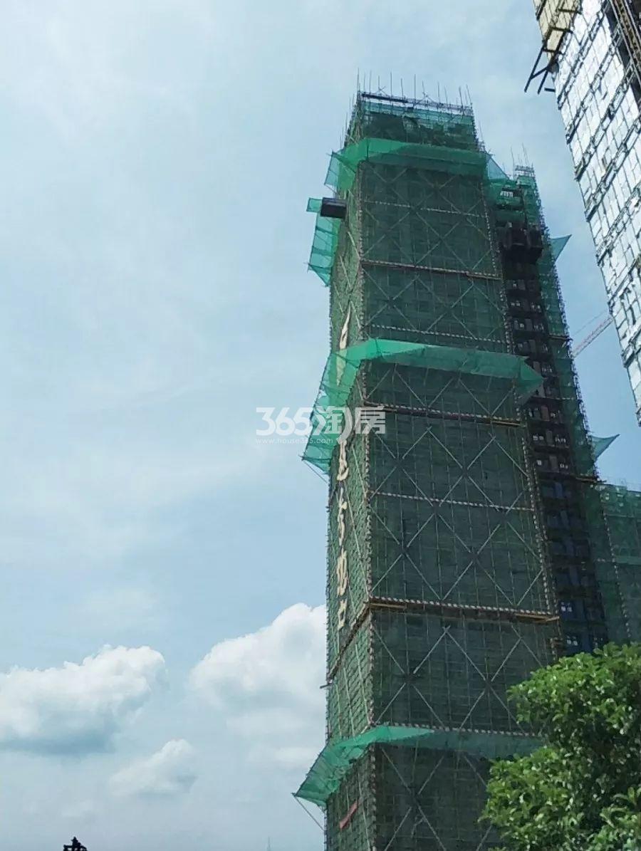 越秀湖山悦4号楼主体结构施工中
