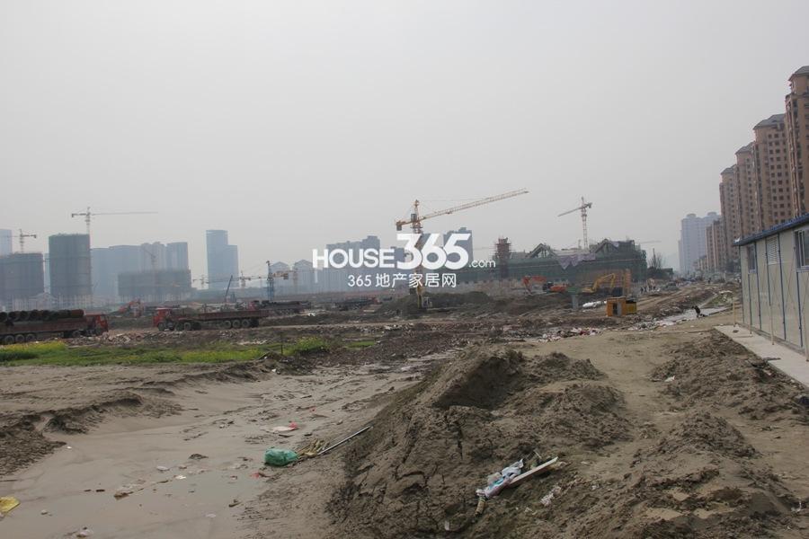 中国铁建江南国际城正在地面平整阶段 2015年3月摄