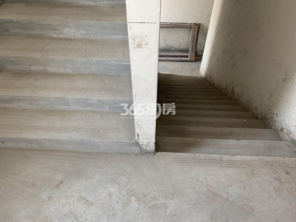 万科西望消防楼梯间施工进度