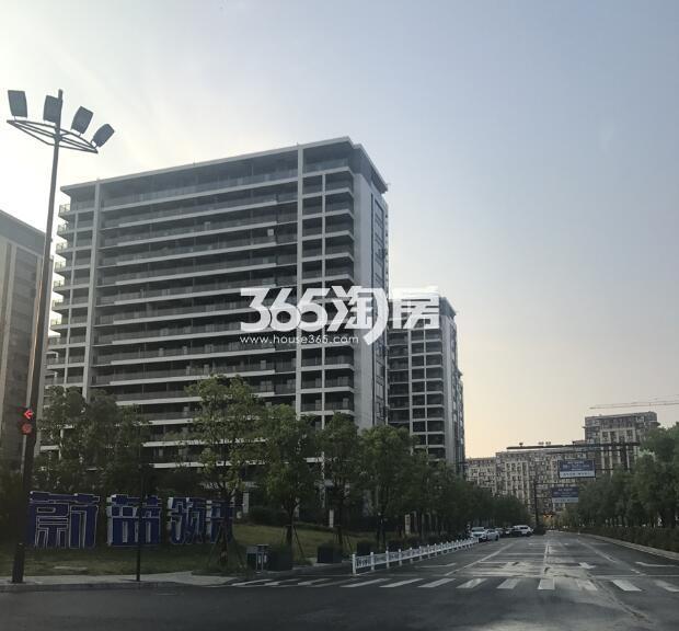 卓越蔚蓝领秀一期实景图 2017.7