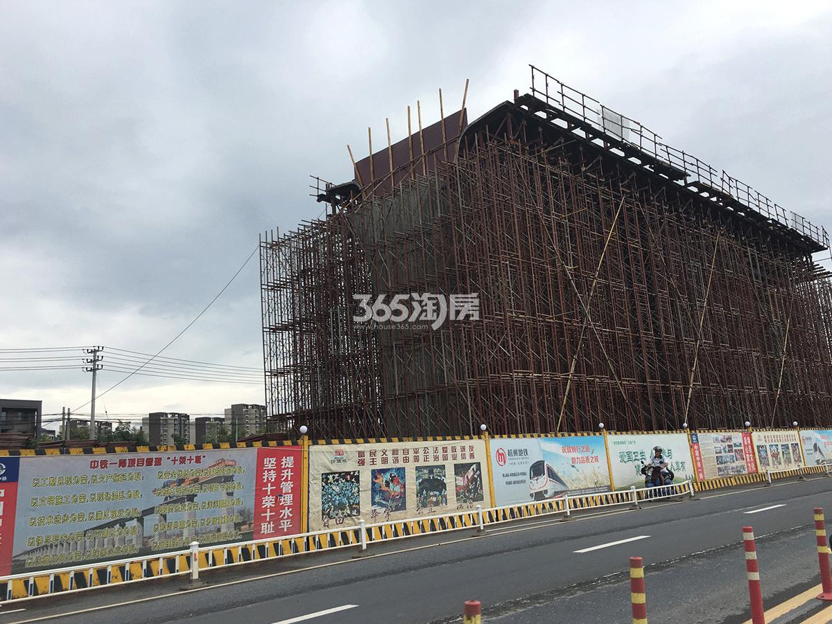 杭临轻轨科技城站在建（2018.8）