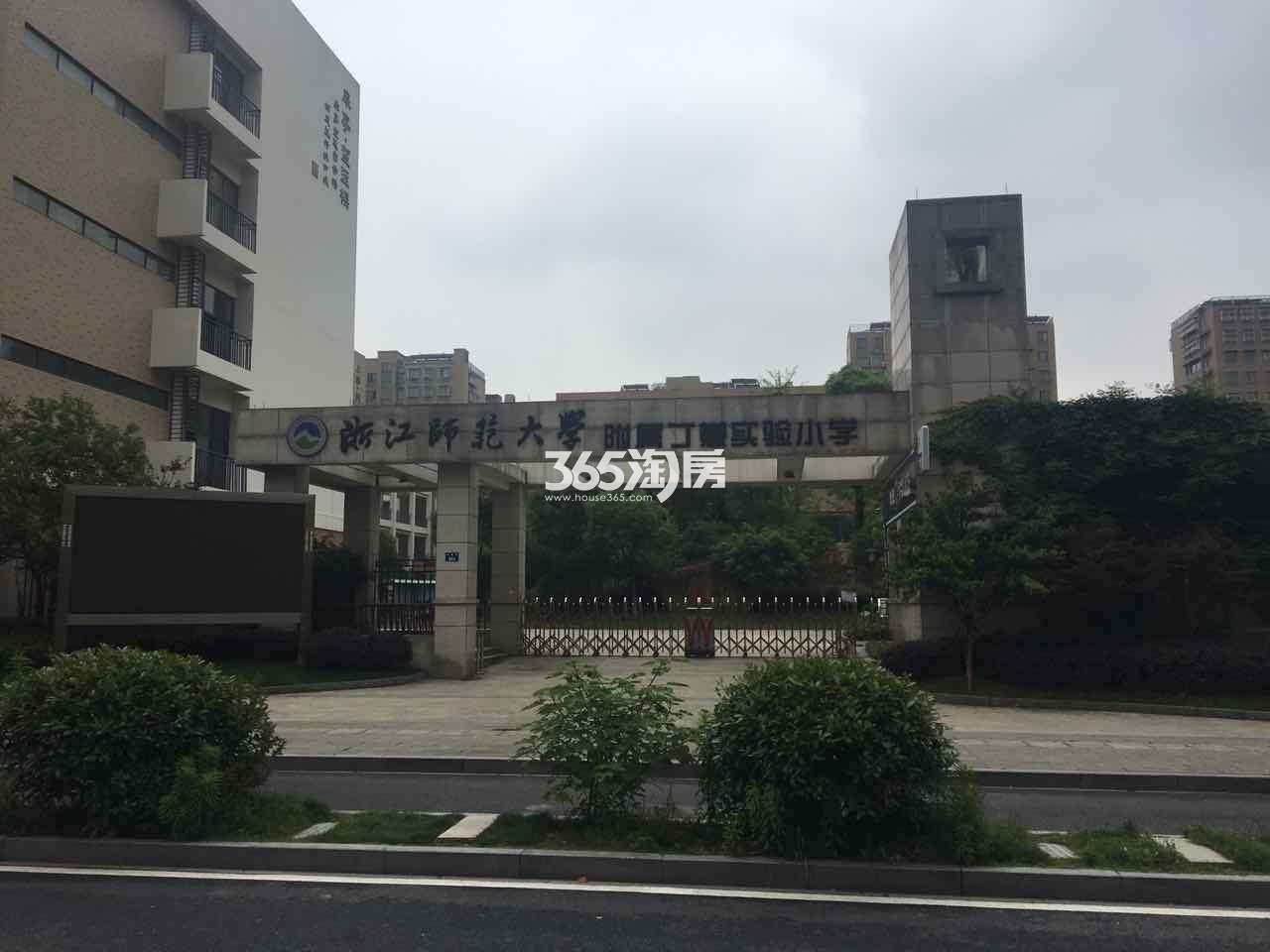新城湾上风华周边配套——华鹤街与长睦路交汇的丁蕙实验小学