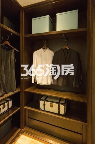 朗诗熙华府136方（C2户型）样板房---衣帽间
