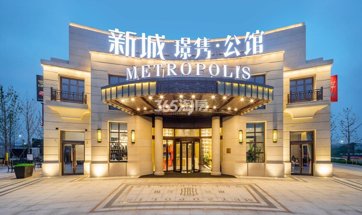 新城璟隽公馆售楼处夜景实景图 2018年11月摄
