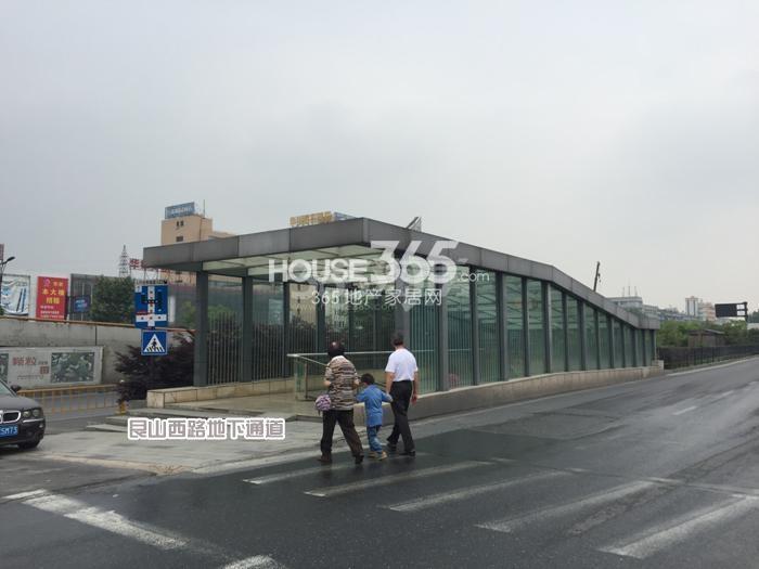 滨江华家池艮山西路地下通道实景图 2015年6月摄