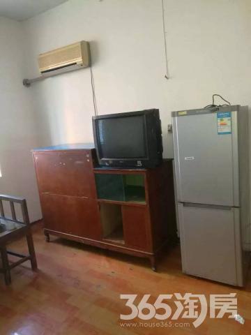 【大行宫中山东路全民健身中心对面三楼单室_