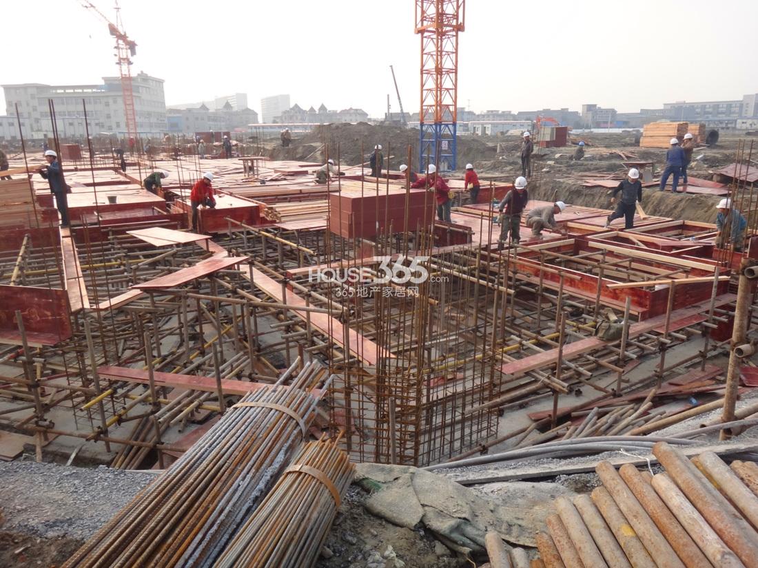 万科紫台施工现场实景图 2013.4