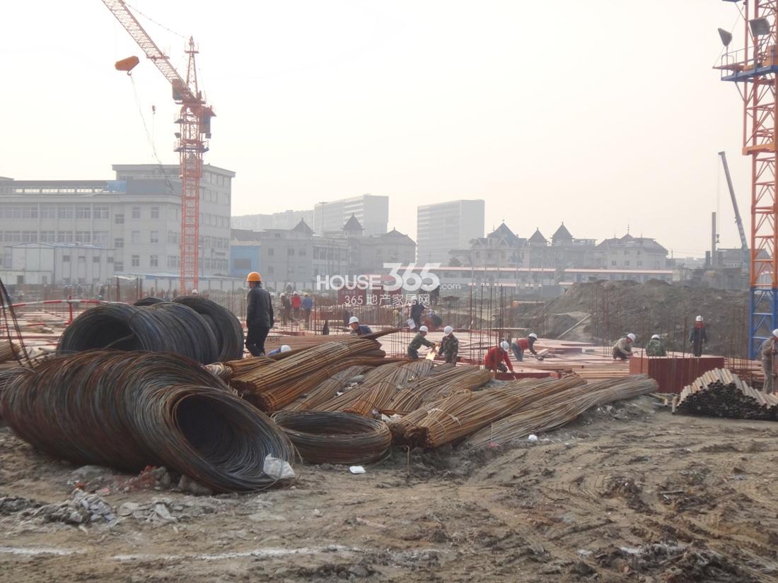 万科紫台施工现场实景图 2013.4