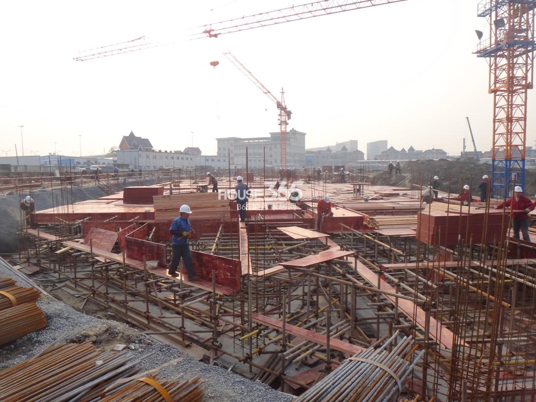 万科紫台施工现场实景图 2013.4