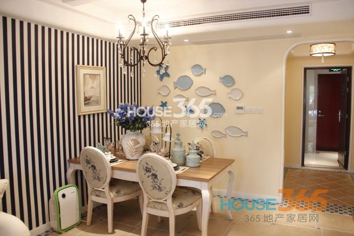 中铁逸都B户型样板房—餐厅