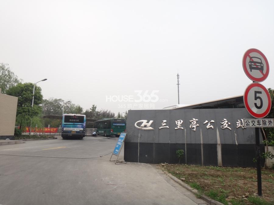 恒祺克拉公馆周边配套——三里亭公交站