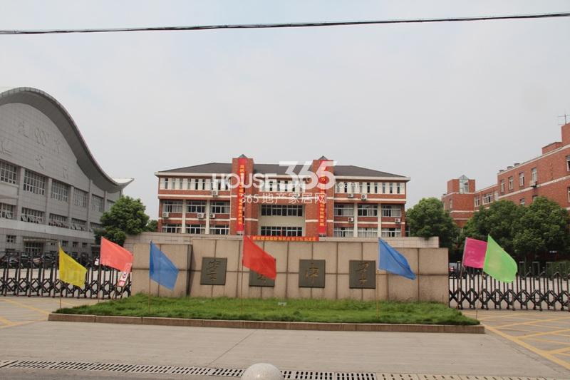 中和北宸府周边配套崇贤中学