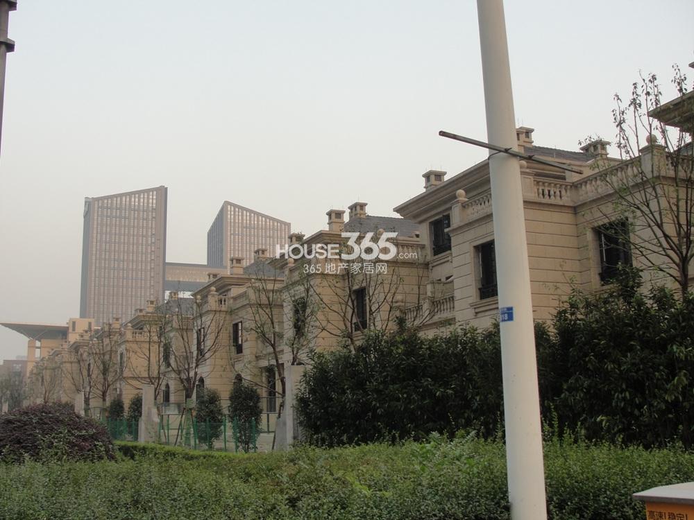 2013.11.7富汇豪庭实景图--六和路上拍联排
