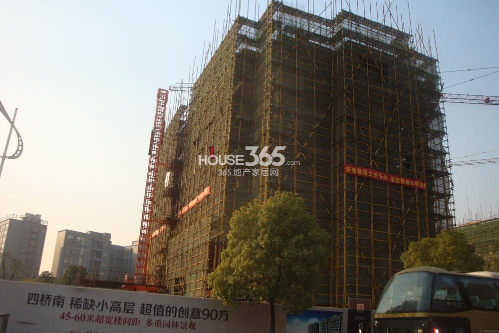 2013年12月中旬湖漫雅筑项目实景--1号楼特写