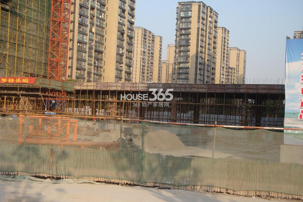 2013年12月中旬湖漫雅筑项目实景--1、2号楼之间的商铺部分