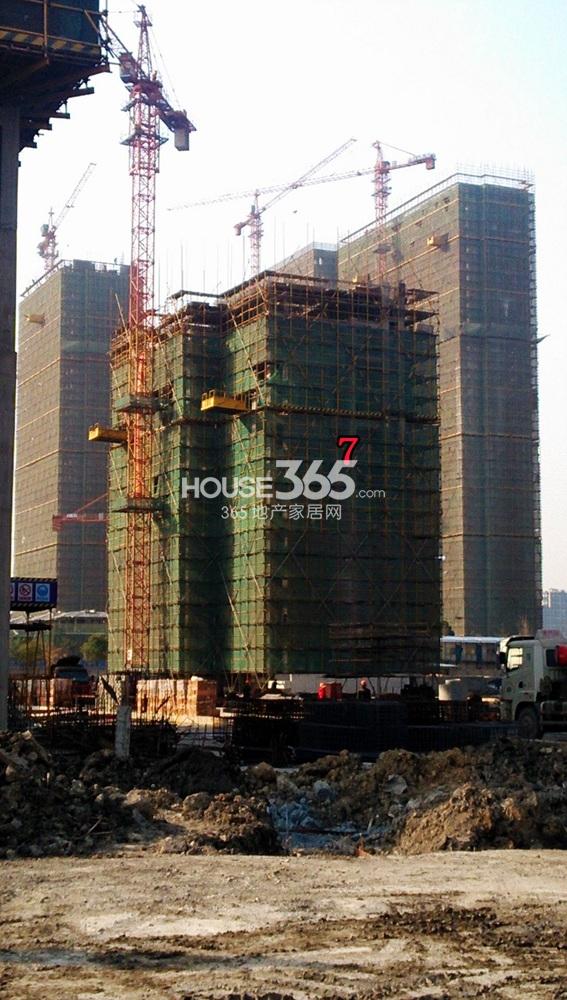 2013年12月中旬玲珑府实景--7号楼远景