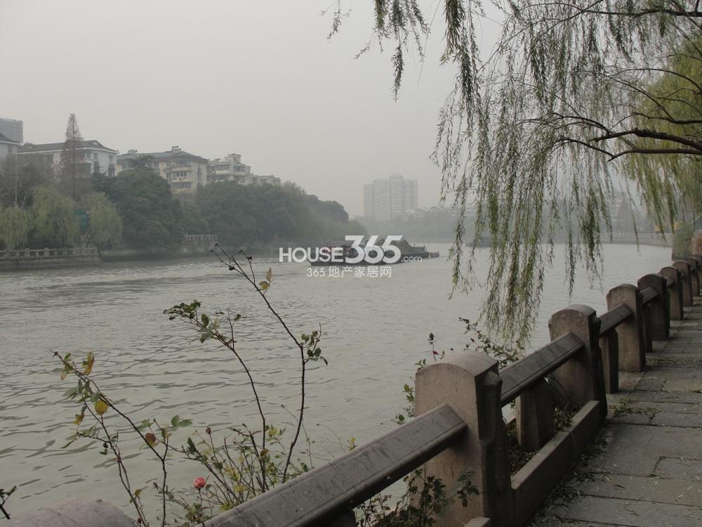 2013年12月底武林外滩项目紧邻的京杭大运河实景