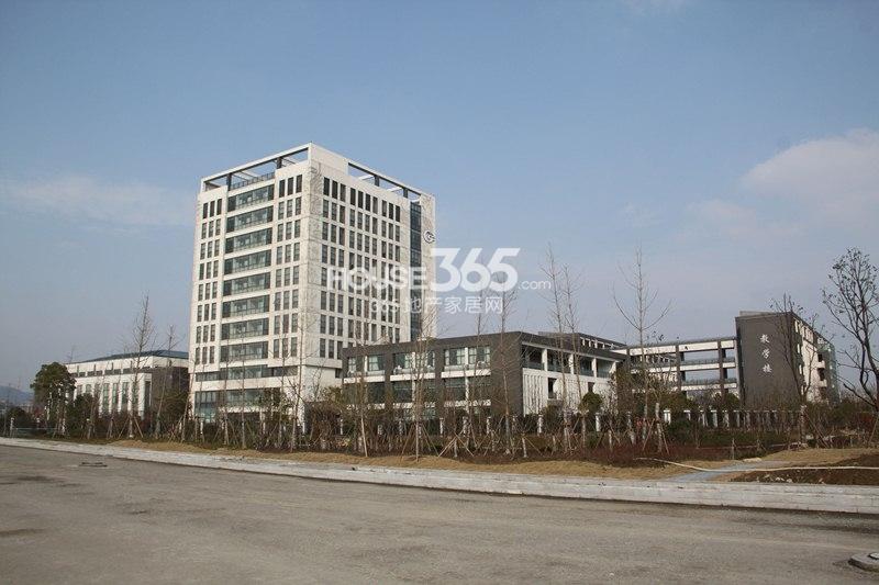 龙湖名景台周边配套——杭州电子信息职业学校实景图（2014.2.11摄）