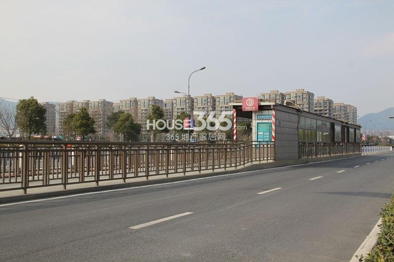 龙湖名景台周边配套——同协路杭玻街口-公交车站
