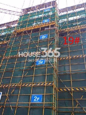龙湖名景台19号楼建到6层的实景图 2014.3月摄