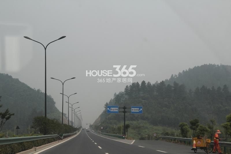 杉杉恒和依山郡周边道路实景图 2014.6