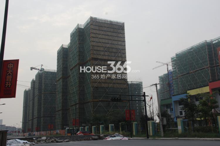 万科紫台北侧小区中大普升实景图 2014年9月摄