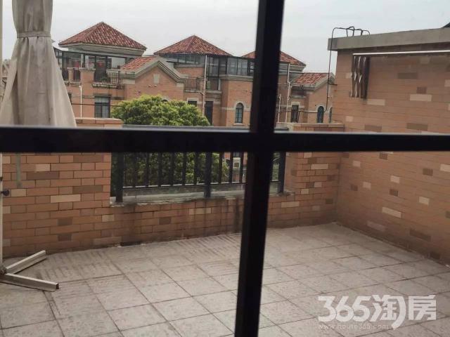 奥斯博恩联排别墅 欧式豪装 后独立车库 前花园 双露台
