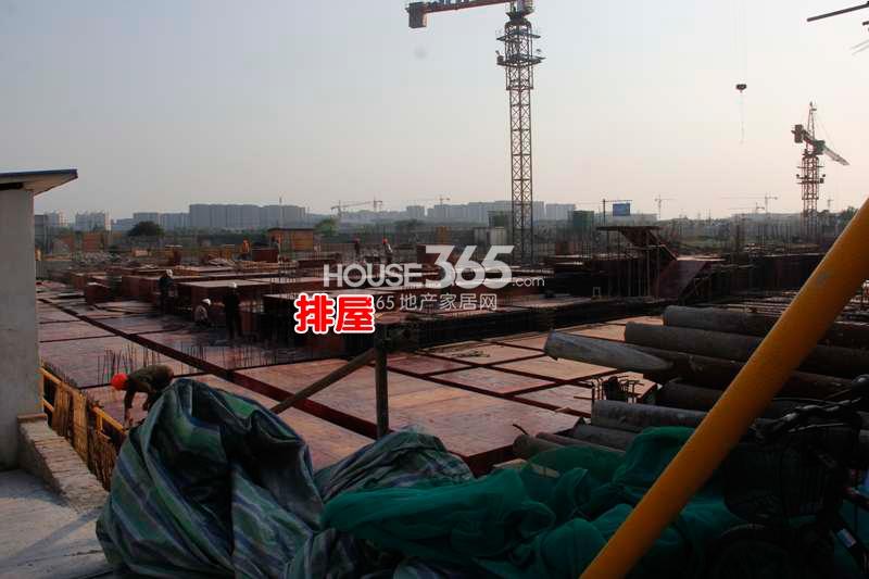 漢嘉柒号排屋施工现场 （2014年10月摄）