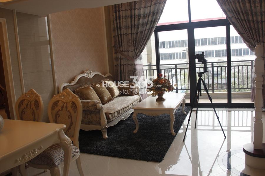百富联合国际A户型loft51平样板房——客厅