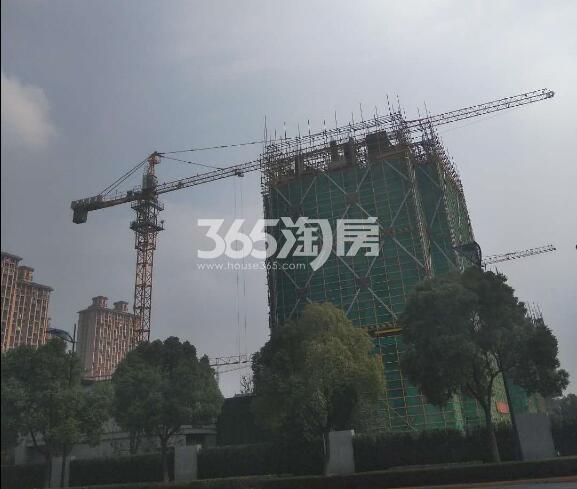 融创望海潮育才北路上的施工实景图 2017年10月摄