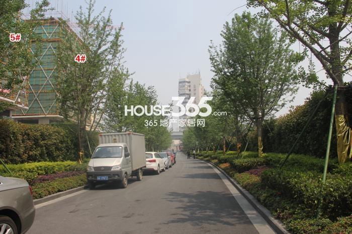 滨江华家池5、4号楼施工进度实景图 2015年4月摄 