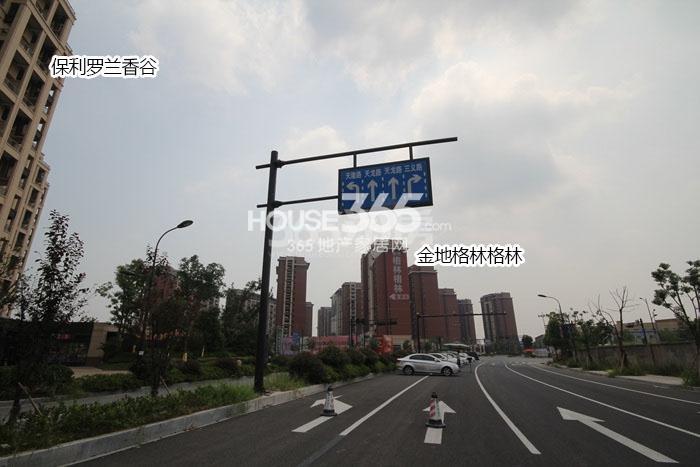 保利罗兰香谷沿街实景图 2015年9月摄