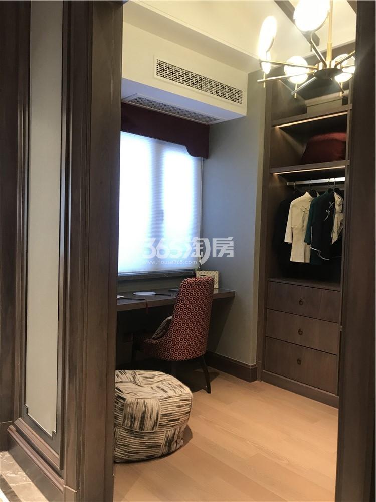 悦东方臻园211方样板房——走入式衣帽间