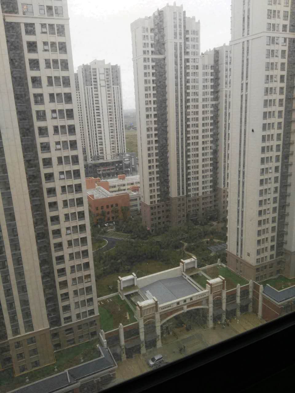 【万达二期揽湖苑 大三房黄金楼层低端价位 只