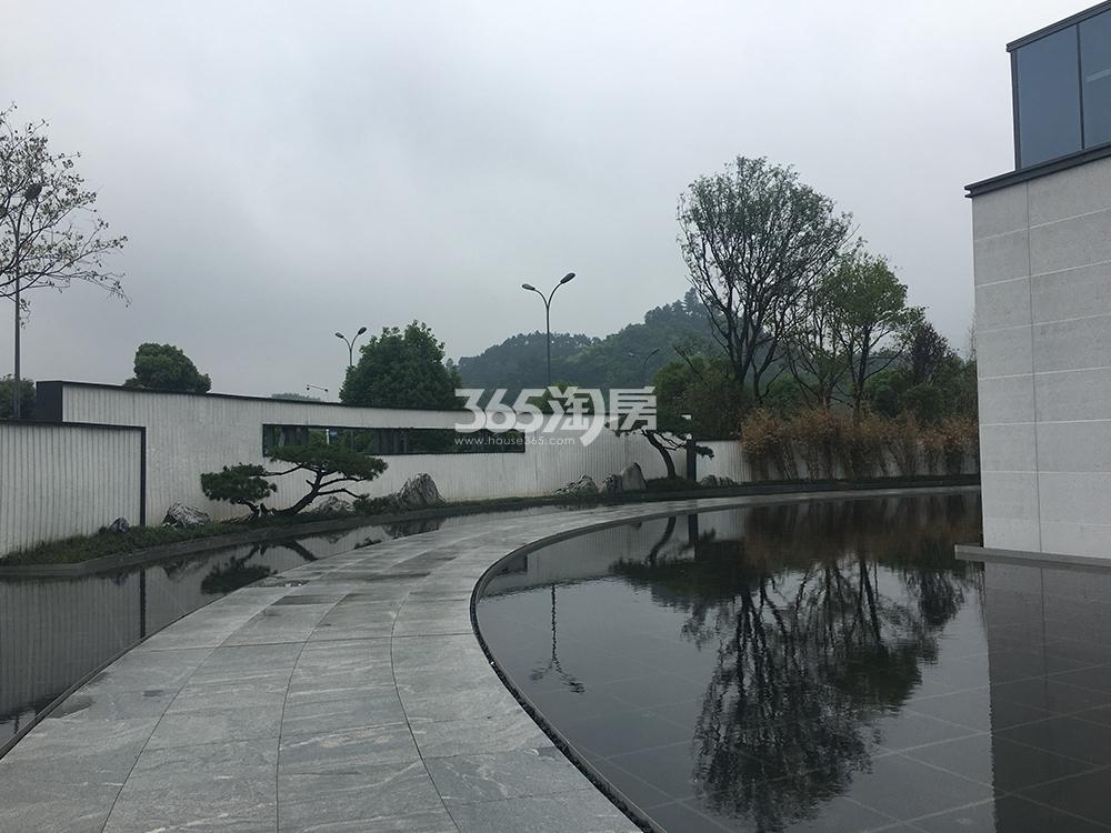越秀湖山悦售楼处（5.19摄）