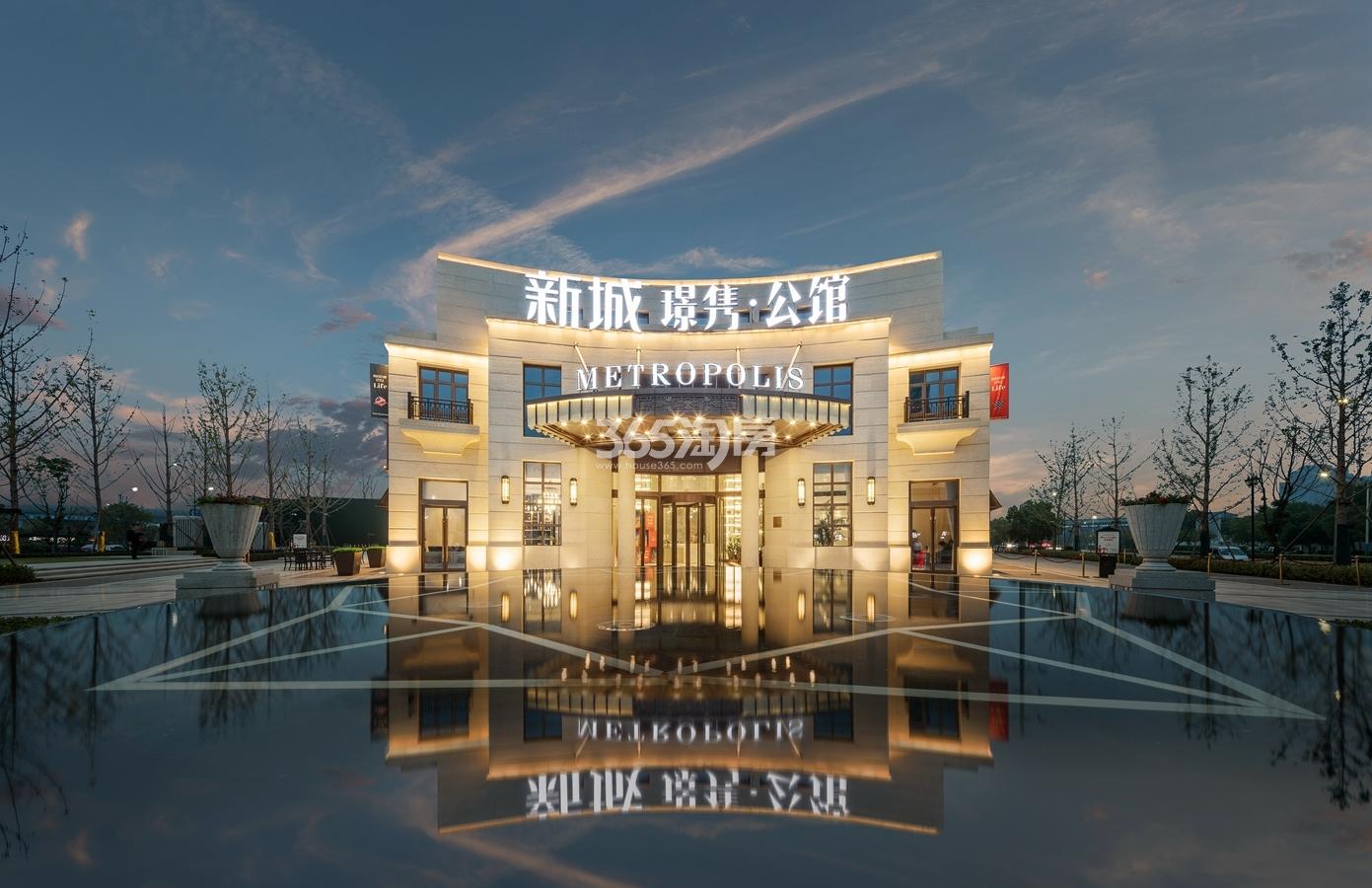 新城璟隽公馆售楼处正门实景图 2018年11月摄
