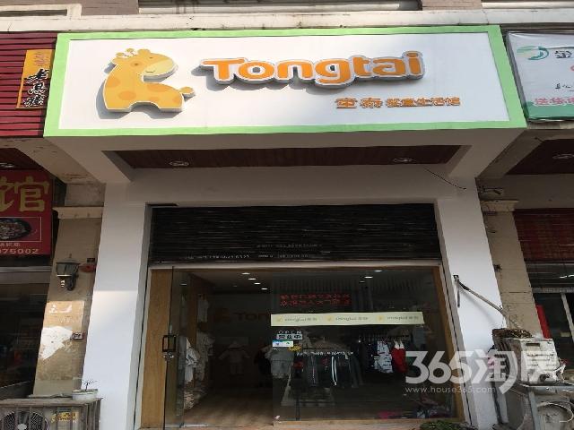 店门是做品牌童装店的 旁边就是元一名城幼儿园,元一名城小学位置好 竞争少里面装修风格很好,房行特别好,门面宽敞明亮,商铺有?#35762;悖?#21487;?#22253;?#20844;、仓库都行)楼上楼下都设有空调 做童装可以直接接手 ,因为本人要离开合肥 去外地发展 忍痛转让带货一起转掉 ?#34892;?#35201;联系我 随时看房 李 156.