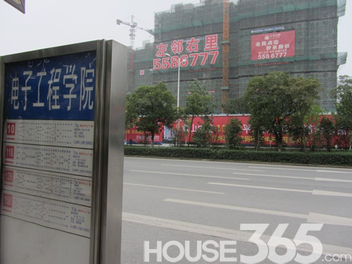 晨欣华美达广场公交站（2011.12.9）
