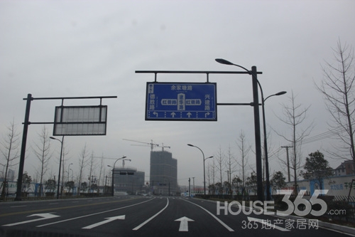 世茂东壹号周边配套—世茂牛田地块北面的建华路