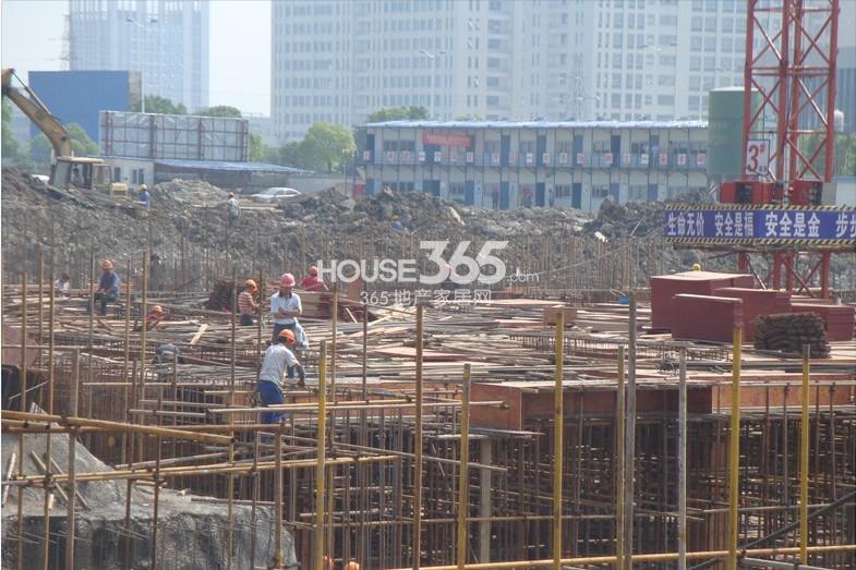 2013年5月底玲珑府项目实景图