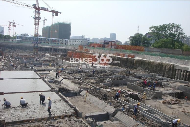 2013年5月底玲珑府项目实景图