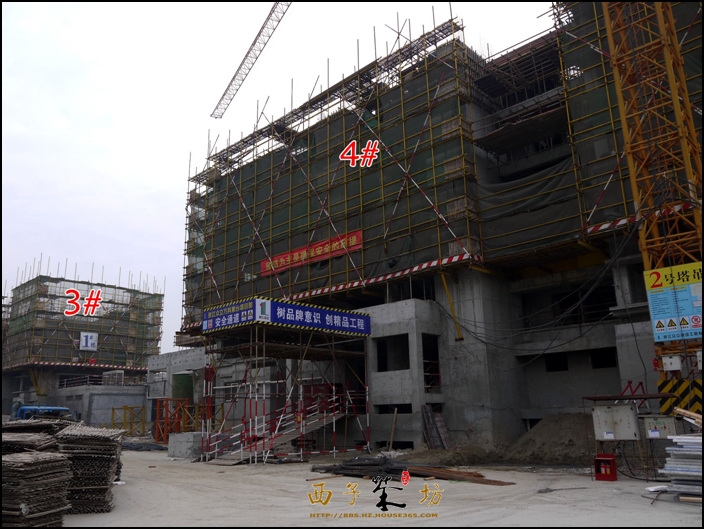 万科紫台3、4号楼施工实景图 2013.12摄