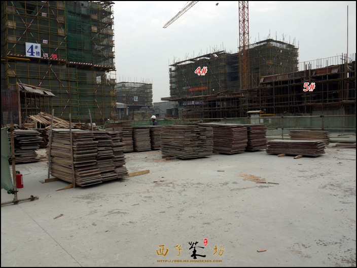 万科紫台4、5号楼施工实景图 2013.12摄