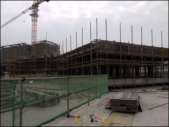 万科紫台施工实景图 2013.12摄