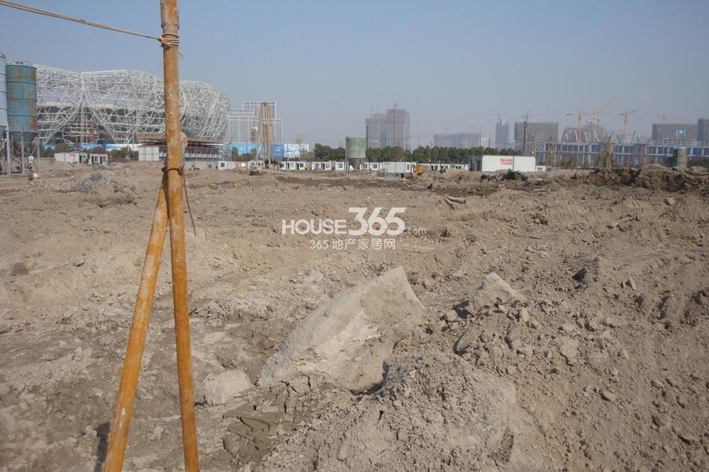 2014.1.21绿地旭辉城项目工地及其西北角的奥体主体育场