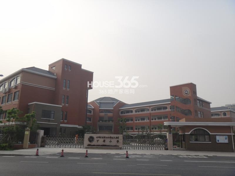 天阳晴朗周边配套——丁荷小学